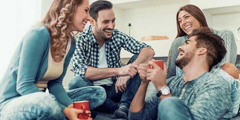 Imagen de unos amigos/ClikiSalud.net Las relaciones personales aumentan la feflicidad