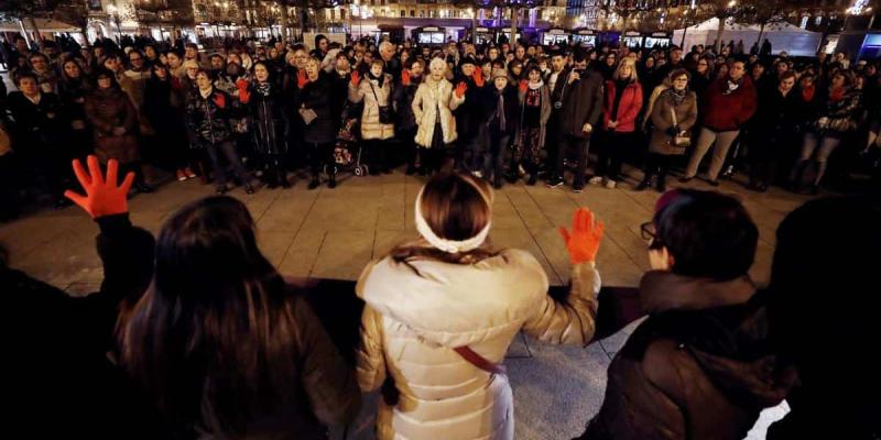 Imagen de mujeres en una manifestación feminista/El Diario España registró 34 feminicidios en 2022