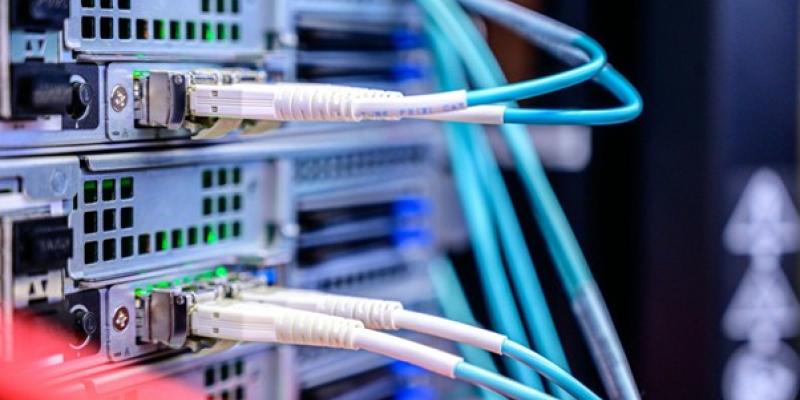 Imagen de cables Fibra óptica e infraestructura