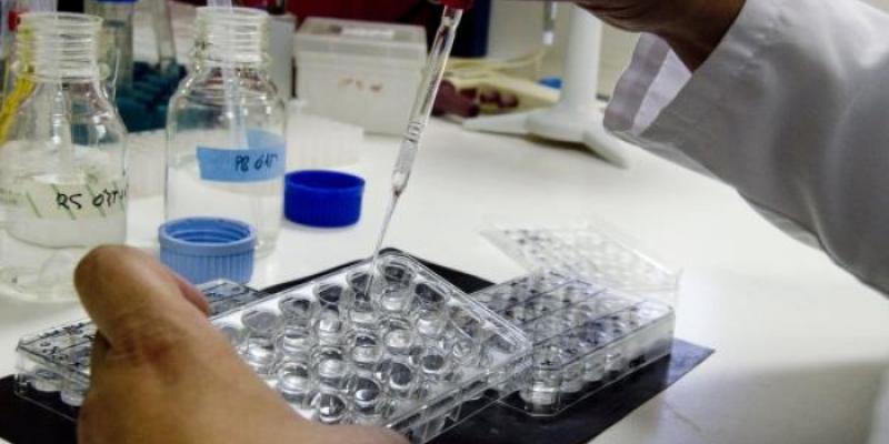 Medicamentos contra el cáncer de mama Imagen de archivo de un laboratorio