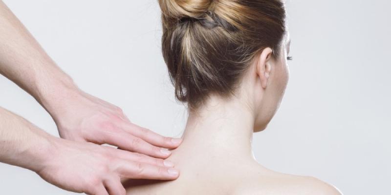 Fisioterapia - Foto: Pixabay Mujer a la que le dan un masaje
