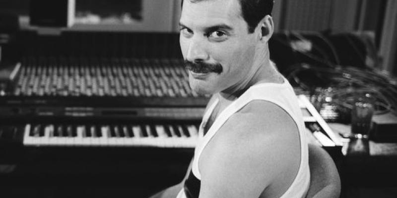Freddie Mercury en su estudio