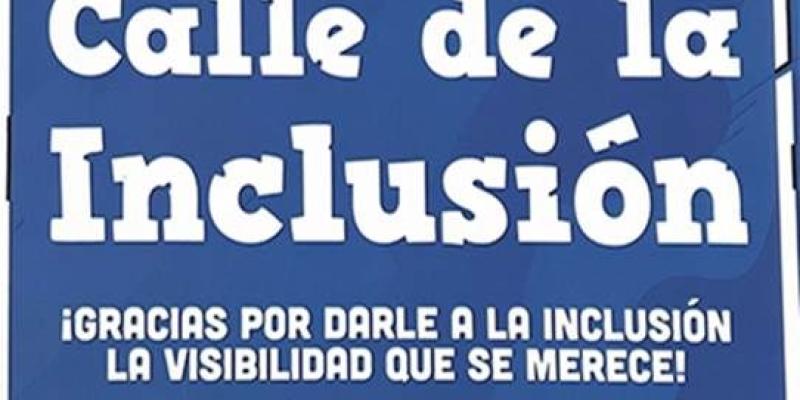 Cartel con el nombre 'Calle de la Inclusión' | Foto: ONCE Cartel con el nombre 'Calle de la Inclusión'