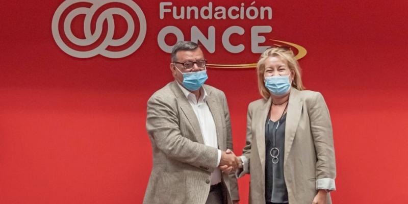 Fundación ONCE y Avanade firman un convenio laboral - Servimedia Representantes de la Fundación ONCE y Avanade