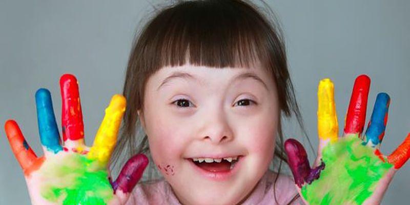 Imagen de una niña con síndrome de Down/Ciberned 21 de marzo, Día Mundial del síndrome de Down
