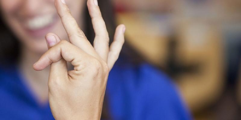 Fundación Montemadrid adapta contenido para las personas sordas Cartel de la Fundación Montemadrid de la cuarentena por el COVID-19