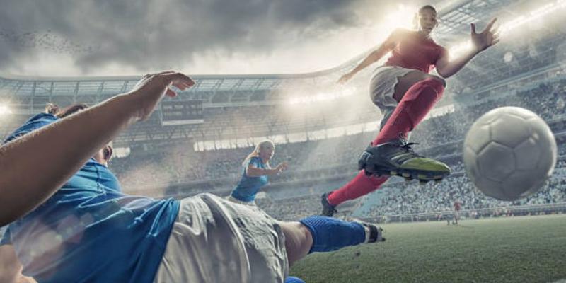 El rugido del fútbol femenino - iStock El fútbol femenino lucha por su lugar
