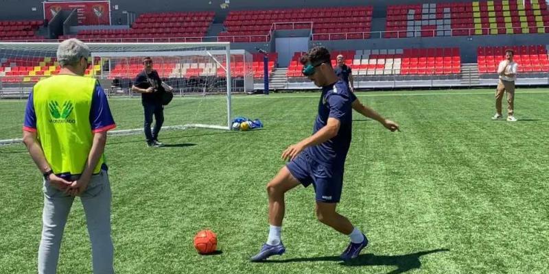 Terrassa FC experimenta el fútbol con antifaces / EFE Terrassa FC experimenta el fútbol con antifaces