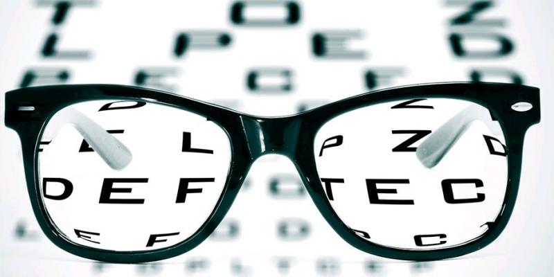 Cinco de cada diez españoles utilizan algún sistema de corrección visual, según un informe del Consejo General de Colegios de Ópticos-Optometristas (CGCOO). gafas progresivas