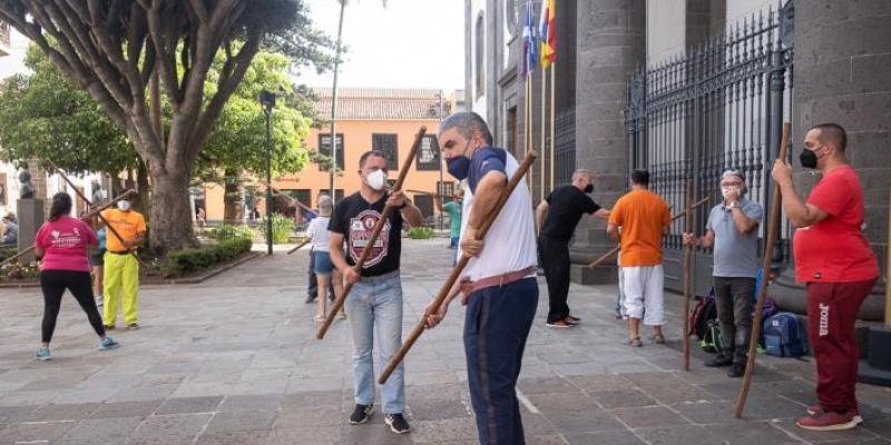 La escuela de lucha del garrote canario adaptado - Ayto. La Laguna Practicantes de garrote canario