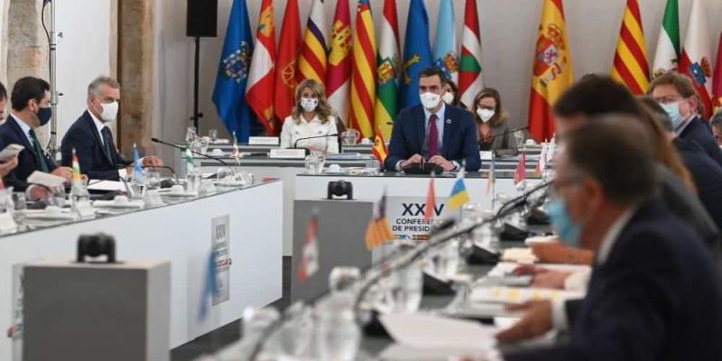 (Foto: Pool Moncloa / Borja Puig de la Bellacasa) Reunión de la Conferencia de Presidentes, antes de su inicio