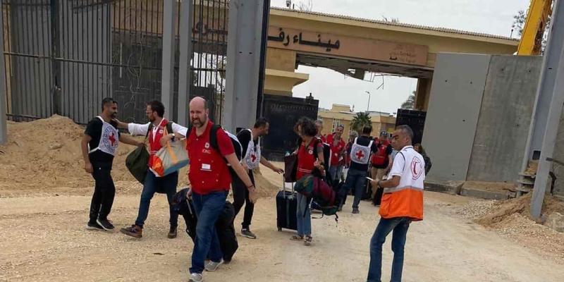 Imagen del grupo de Cruz Roja con ayuda para Gaza/Telemadrid Cruz Roja España envía ayuda a Gaza y Palestina