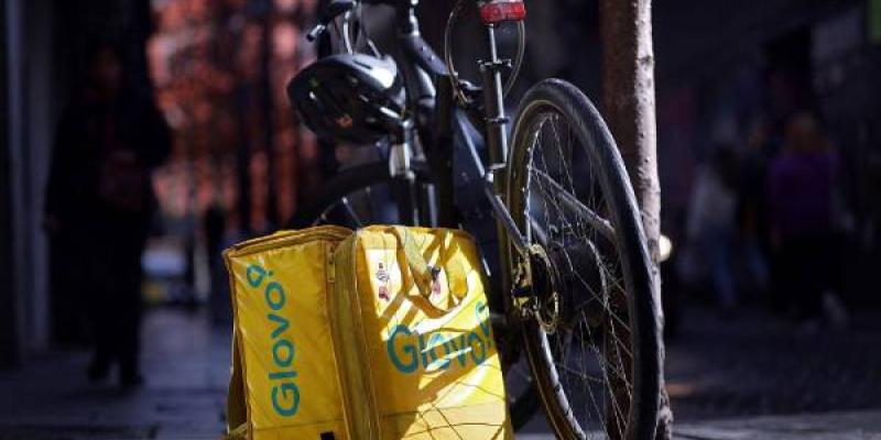 Glovo y sus cambios Un repartidor de Glovo en la calle