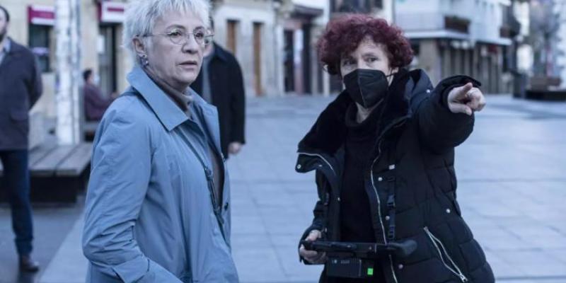 Archivo - Blanca Portillo e Icíar Bollaín en el rodaje en Euskadi de la película 'Maixabel'