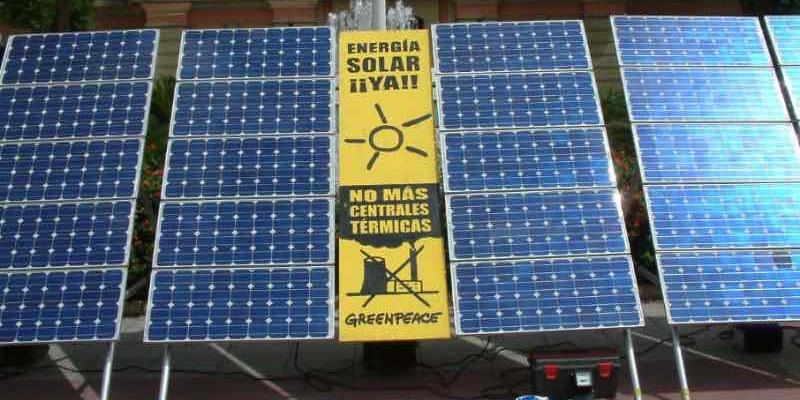 Greenpeace aboga por la energía solar y el autoconsumo energético para salir de la crisis. La energía solar y el autoconsumo energético para salir de la crisis.