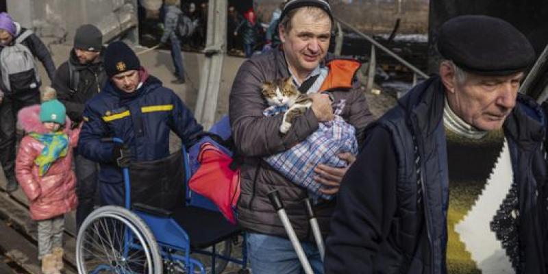 Imagen de personas con discapacidad huyendo de Ucrania/El Espectador Millones de personas con discapacidad y ancianas sufren la guerra de Ucrania