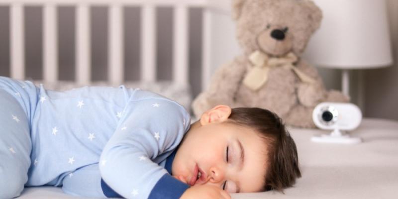 Horarios de guarderías afectan al sueño - Foto: Envato Elements Bebé dormido