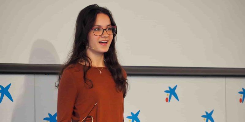 Imagen de una chica hablando en público/The British School of Barcelona La oratoria en las empresas
