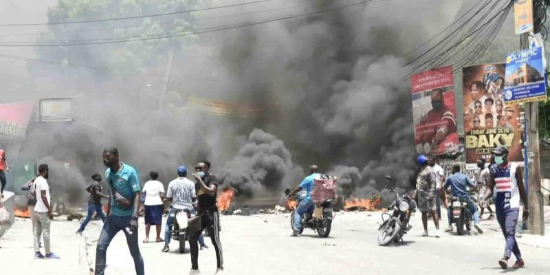 Imagen de conflictos de bandas en Haití/Infobae Recrudece la violencia entre bandas en Haití