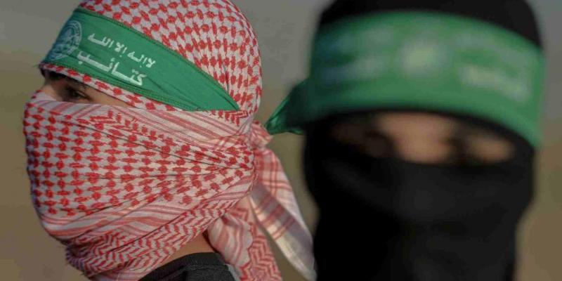 Palestinos con la banda de Hamás / HA Palestinos con la banda de Hamás