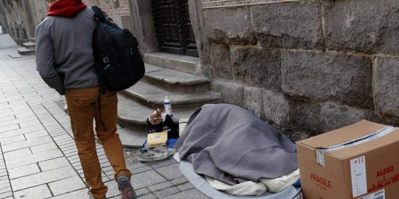 Imagen de una persona durmiendo en la calle/COPE La probabilidad de padecer Hepatitis C aumenta en las personas sin hogar