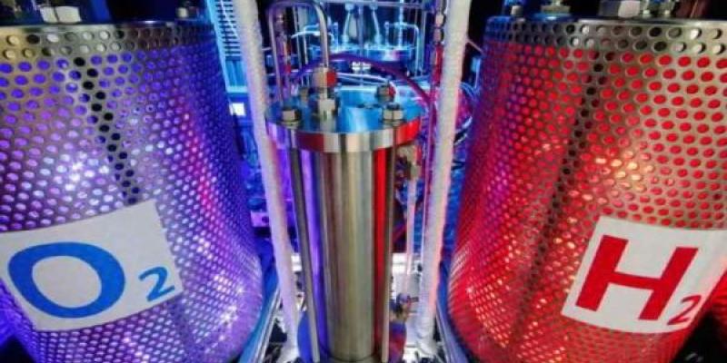 Empleando hidrógeno y células solares se consigue crear una electricidad sostenible Los tanques de hidrógeno y oxígeno que han creado los investigadores