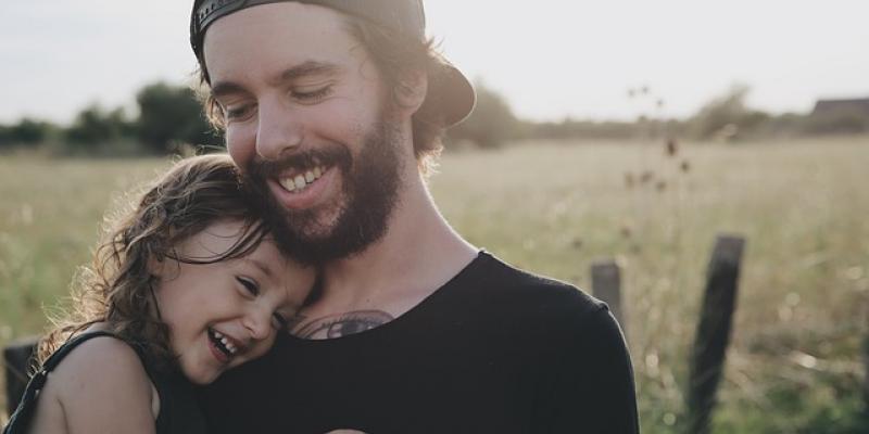 El contacto físico, el aliado de la hormona del amor - Pixabay Un abrazo puede liberar la 'hormona del amor'