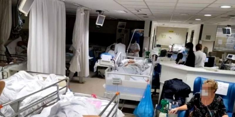  Las imágenes que muestran el colapso de las urgencias del Hospital La Paz El servicio de Urgencias ha amanecido con 111 pacientes cuando el número de camas del que disponen es 65.         Las urgencias del Hospital La Paz de Madrid  colapsadas por 111 pacientes a 9 de enero de 2023 Las urgencias del Hospital La Paz de Madrid colapsadas por 111 pacientes a 9 de enero de 2023. 