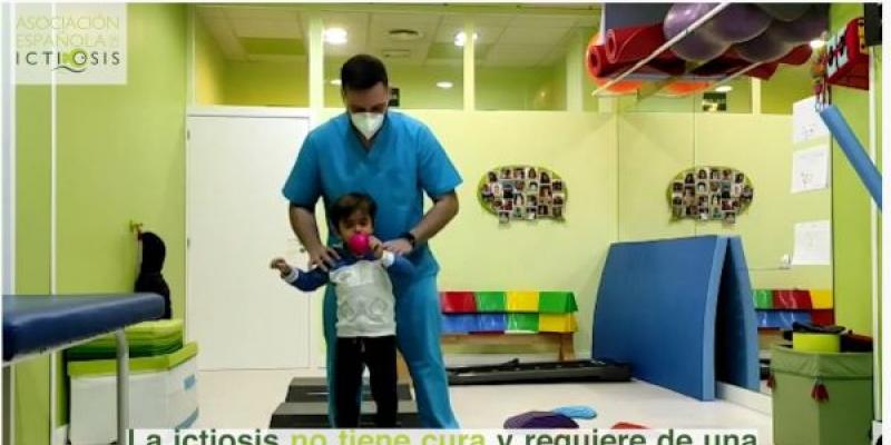 Ictiosis campaña / Youtube Atención temprana Para Marco junto a su fisio