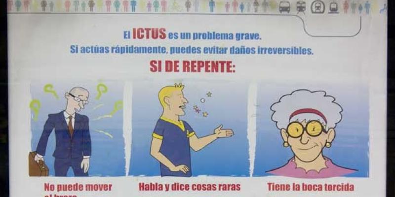 Carteles sobre el ictus en el Metro de Madrid 