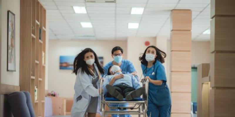 Ictus / Envato Médicos en un hospital