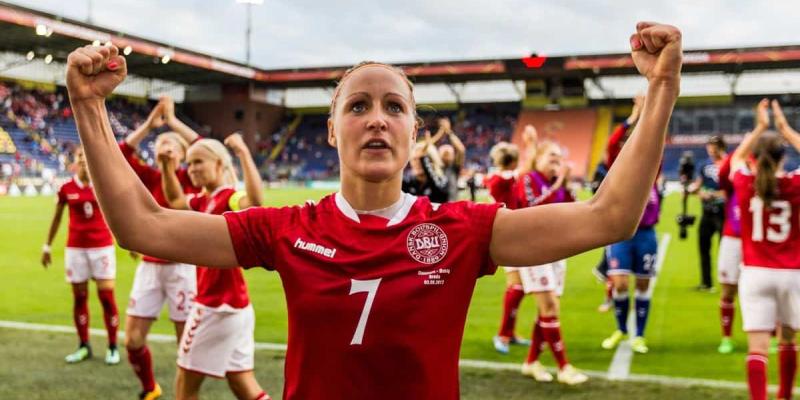 Imagen de las jugadoras de fútbol de Dinamarca/El Confidencial Igualdad salarial en el fútbol danés