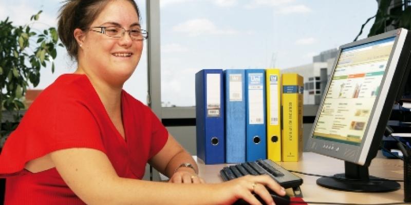 Un estudio demuestra la discriminación que siguen sufriendo las mujeres con discapacidad en España. Un estudio demuestra la discriminación que siguen sufriendo las mujeres con discapacidad en España.