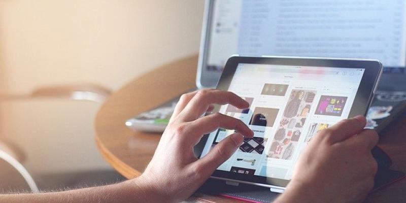 La importancia de la accesibilidad web Ordenador y tablet / Pixabay