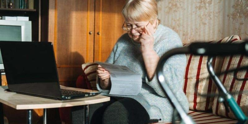 Imagen de una mujer pensionista/Tododisca Los pensionistas con incapacidad permanente total puede cobrar un plus del 20 %