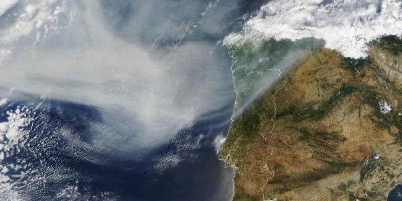 Una imagen satelital de la NASA muestra el humo de los incendios forestales canadienses que llegan a Europa Occidental