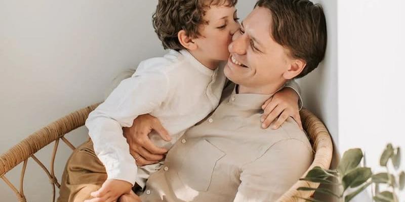 Imagen de un padre con su hijo/Psicología y Mente Qué es el incesto emocional