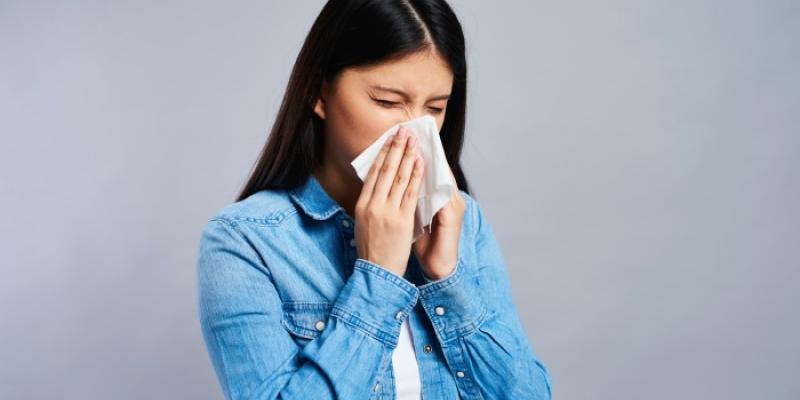 Mujer con alergias - Foto: Envato Elements Mujer con alergias