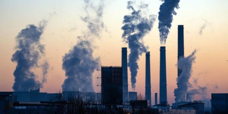 Así daña la industria fósil a la sociedad La mano negra de la industria fósil
