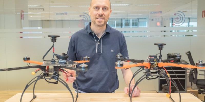 Victor Gordo con drones | Foto de la asociación RTCA Victor Gordo el ingeniero galardonado