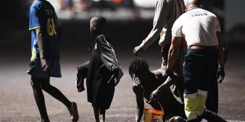 Imagen de una familia vulnerable/Europa Press Varias entidades protegen a los niños migrantes de Canarias