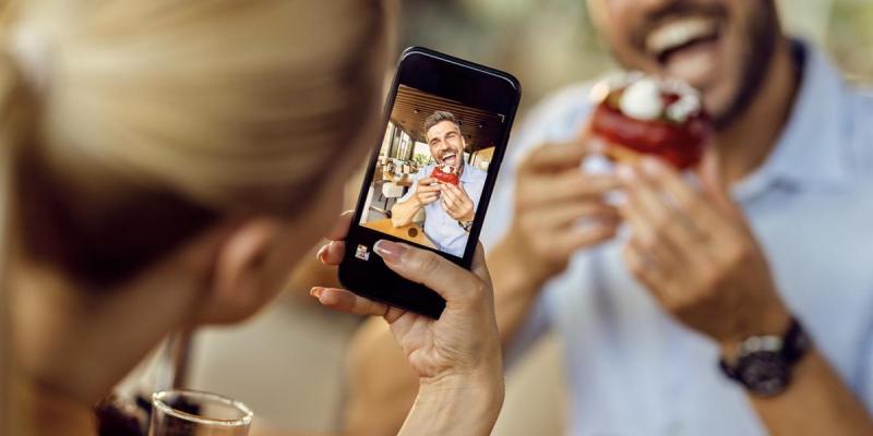 Imagen de un influencer/El Periódico de España La publicidad encubierta y los influencers