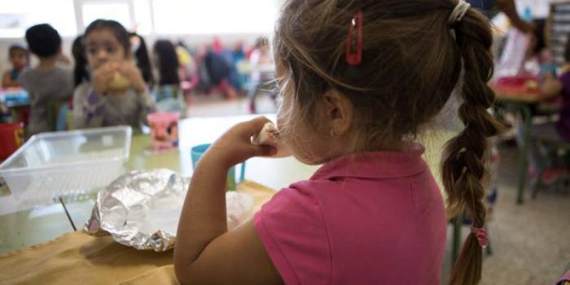 Un comedor de niños en el colegio | Imagen: Ayuda en acción El ingreso mínimo vital sale adelante en España.