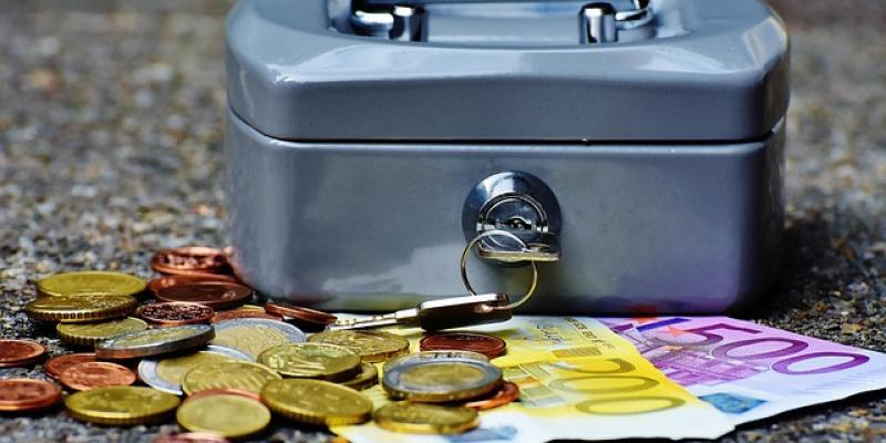 Financiación de partidos políticos / Pixabay Dinero en una hucha