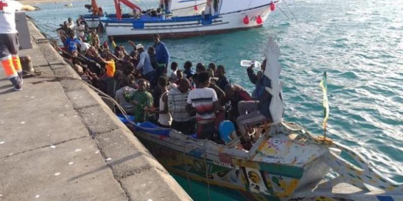 Inmigrantes en Canarias/ Puertos de Tenerife Los inmigrantes llegando a Canarias