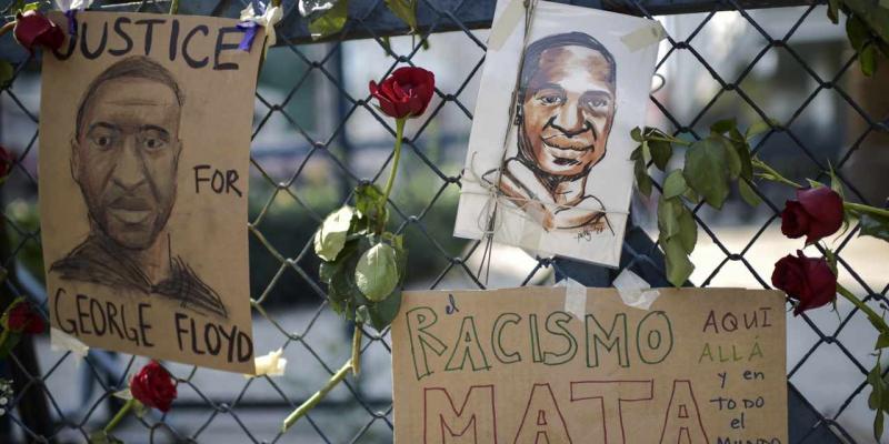 Carteles que piden justicia para George Floyd (AFP / Pedro Pardo)