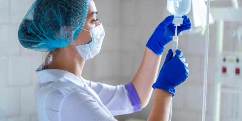 Imagen de una enfermera/iSanidad CGE lanza "píldoras formativas" para enfermeros