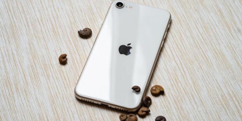 Imagen del iPhone SE 2022/Xakata El nuevo iPhone SE incluye aluminio reciclado