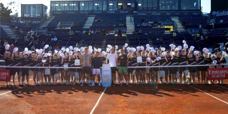 Estrellas del tenis junto con jovenes promesas- Foto: ISDIN Los tenistas con los asistentes a la masterclass
