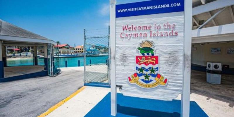 Cartel de entrada en las Islas Caimán